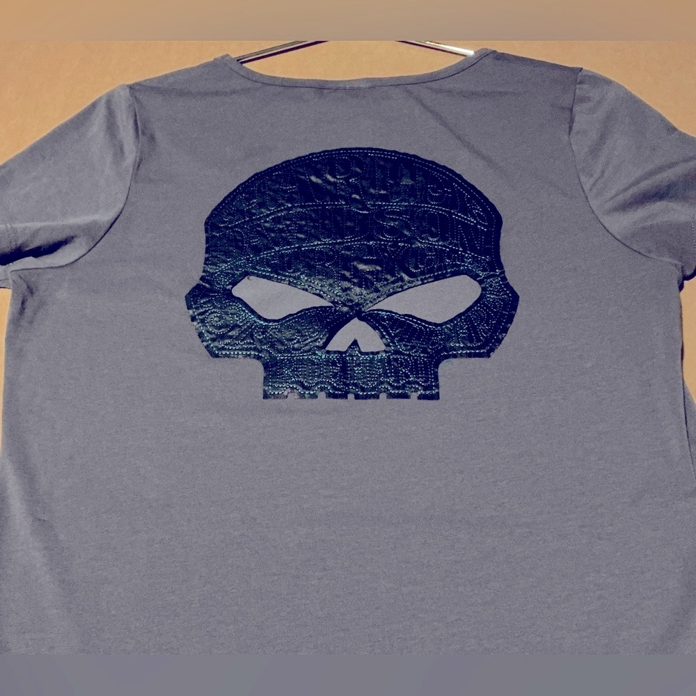 Vintage Harley-Davidson Women's Dark Gray and turquoise Tee with Blue Accents - Picture 8 of 10